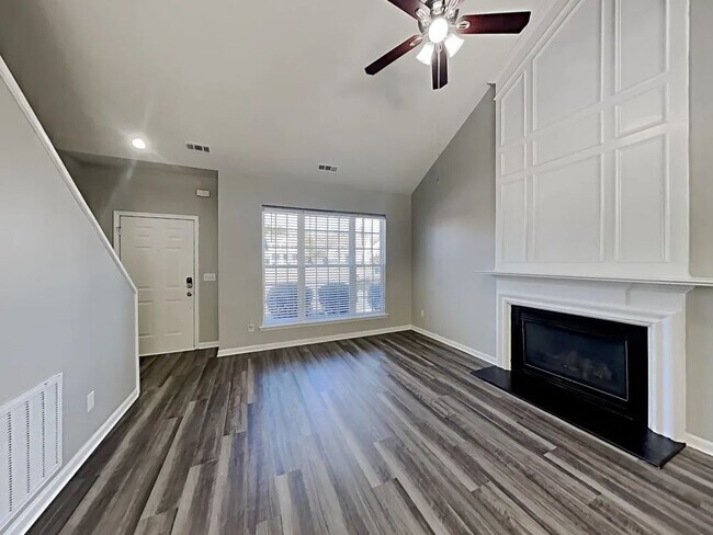 Building Photo - 5505 Orchard Pond Dr