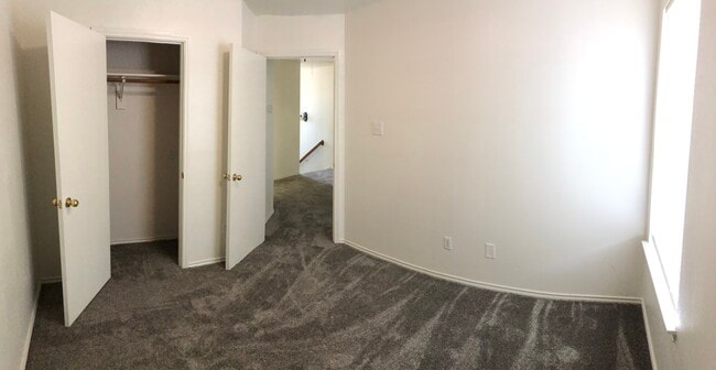 Building Photo - 1205 Village Garden Dr