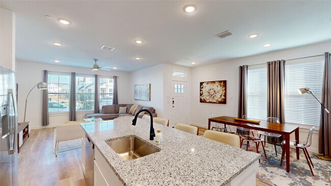 Building Photo - 2906 ELLE DR