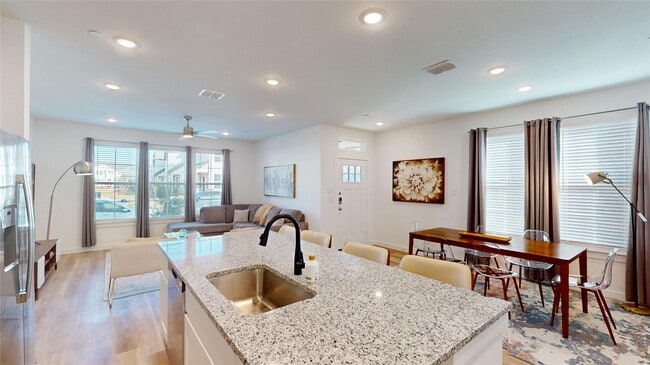 Building Photo - 2942 ELLE DR