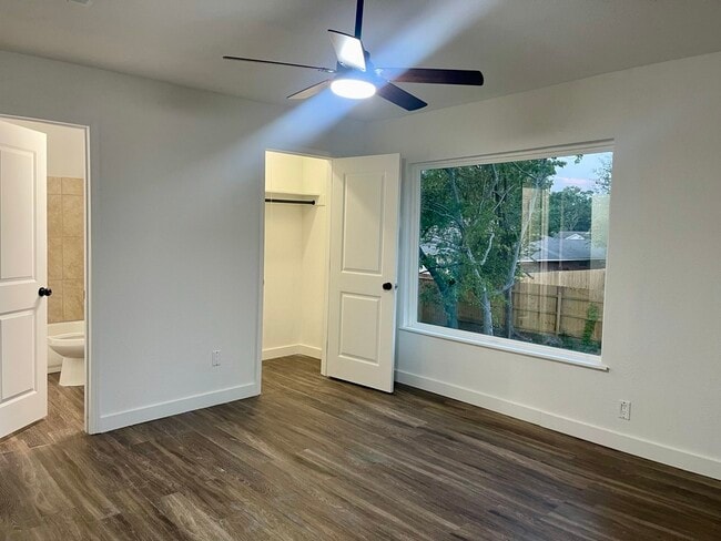 Building Photo - 5819 Flax Bourton St