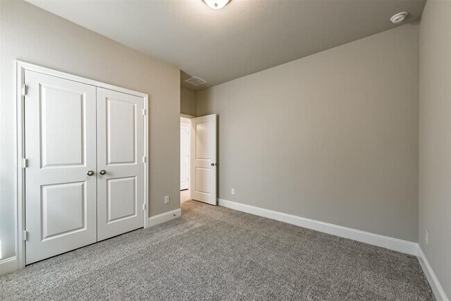 Building Photo - 745 Lake Lacosta Dr