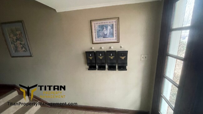 Building Photo - Charming Downtown Apartment