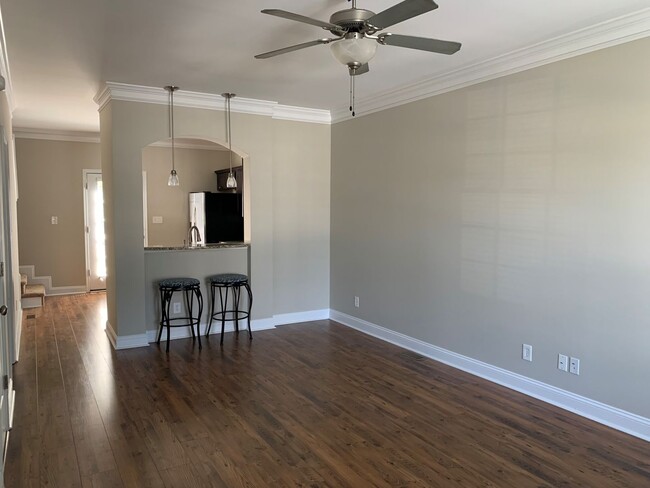 Building Photo - Move In Special - 1/2 Off First Month's Re...