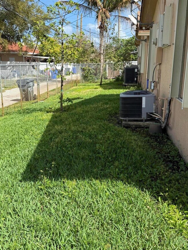 Building Photo - 2225 Raleigh St