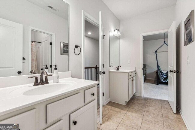 Building Photo - 5545 Mirror Lake Dr