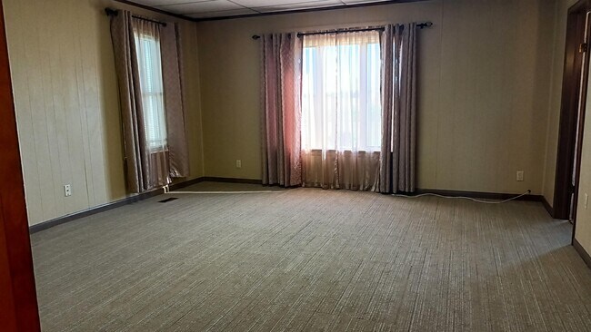 Building Photo - 7840 Tuttle Rd