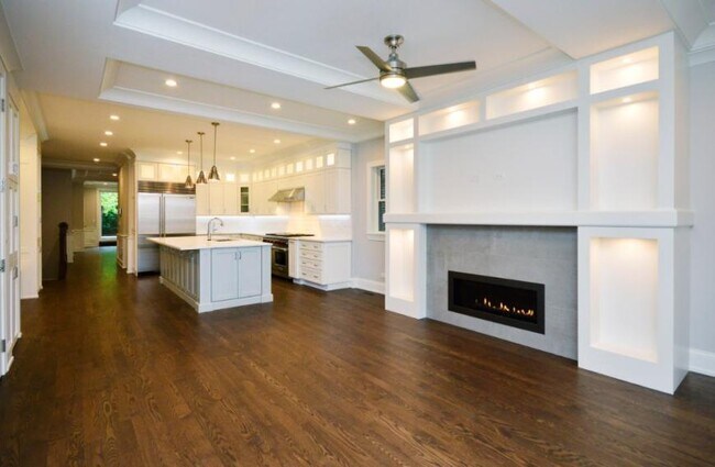 Building Photo - 4 bedroom in Chicago IL 60640