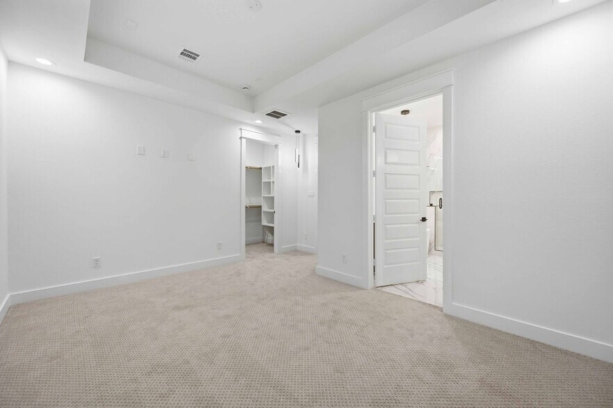 Building Photo - 6627 Katarani Dr