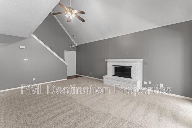 Building Photo - 3201 Creekwood Dr