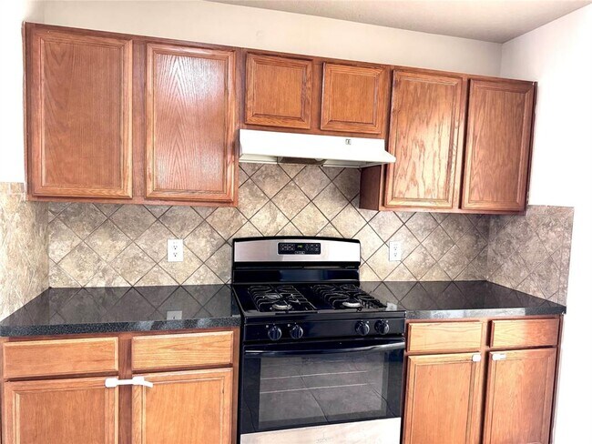 Building Photo - 5042 Ivy Fair Way