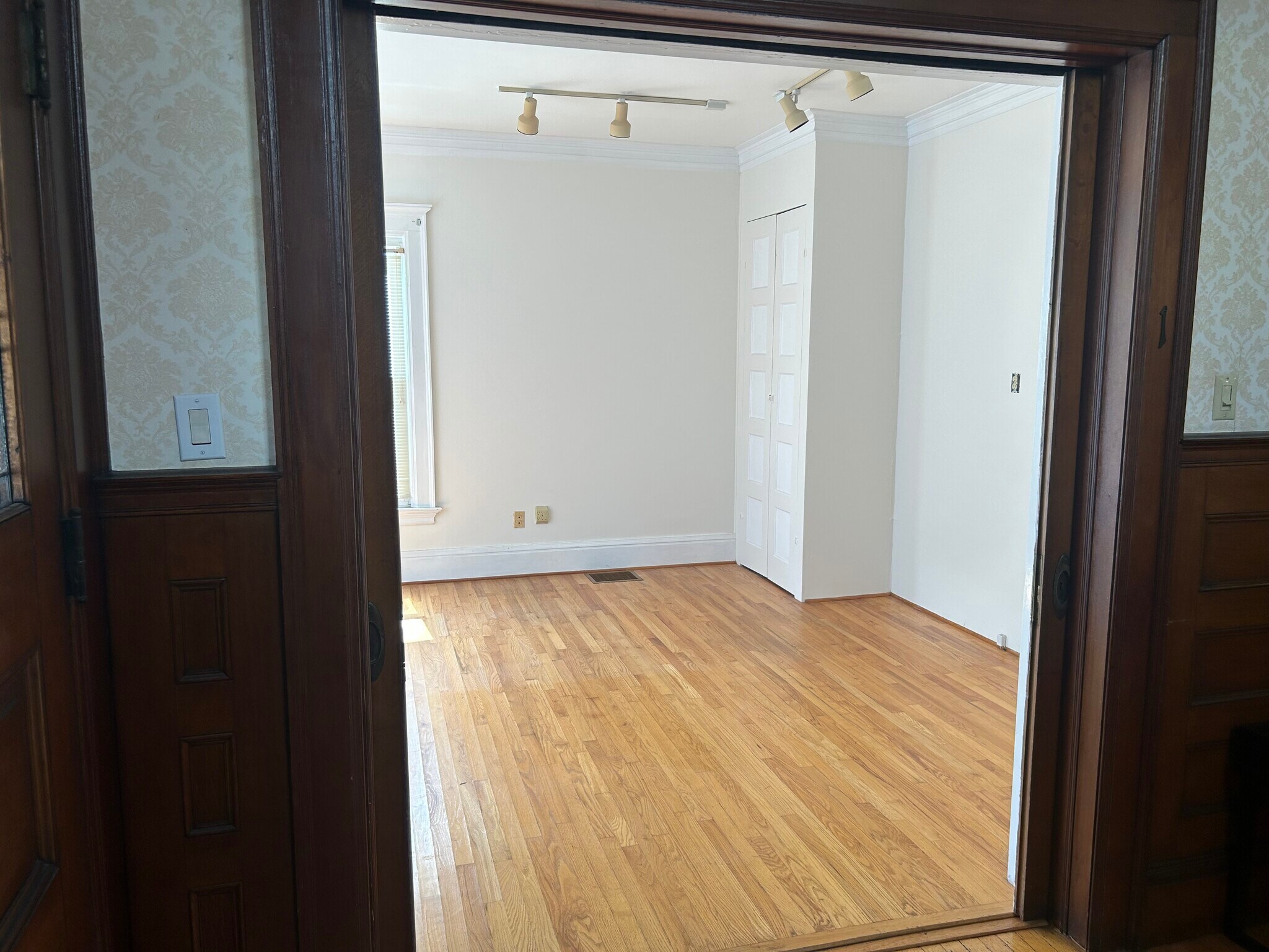 Office - 229 N Lowell Ave