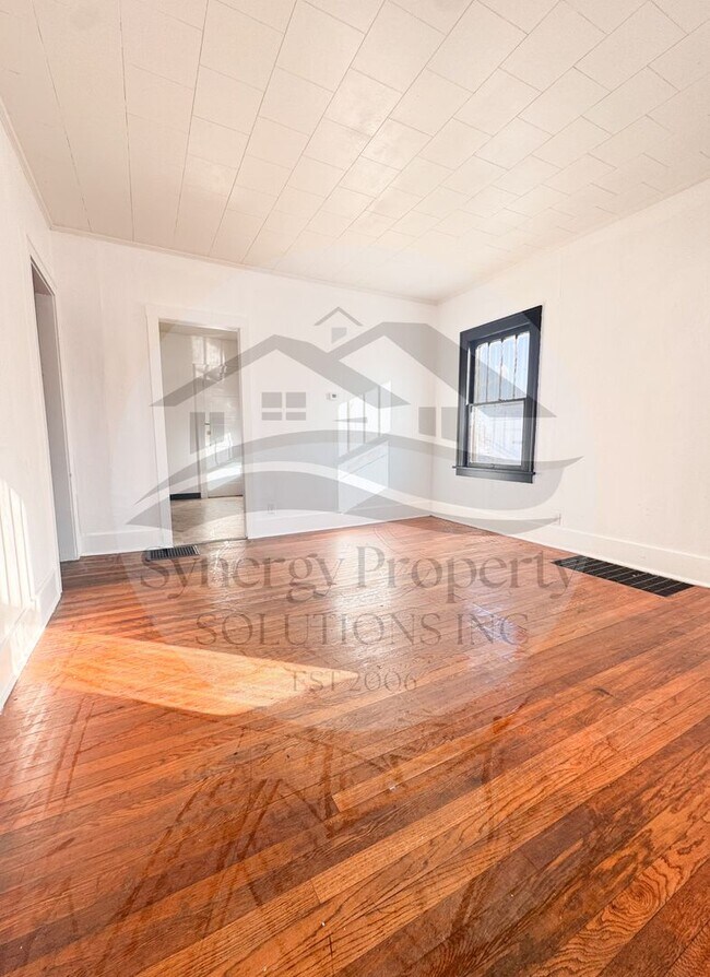 Building Photo - 2 Bedroom Available Now