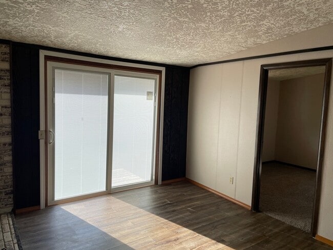 Building Photo - BEAUTIFUL THREE BEDROOM AT SILVER LAKE