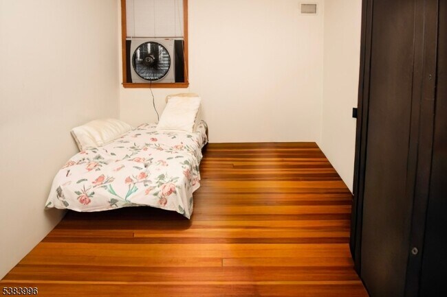 Building Photo - 207 N Fullerton Ave