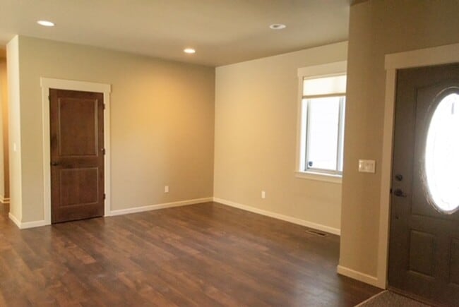 Building Photo - 1722 Brambling Brae Ln