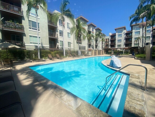 Building Photo - Gorgeous Spacious 2 Bedroom - 2 bath Condo with parking in Little Tokyo