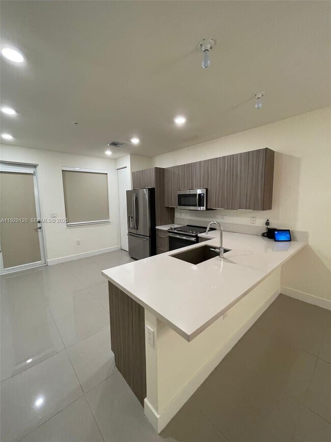 Building Photo - 6416 NW 102nd Ct