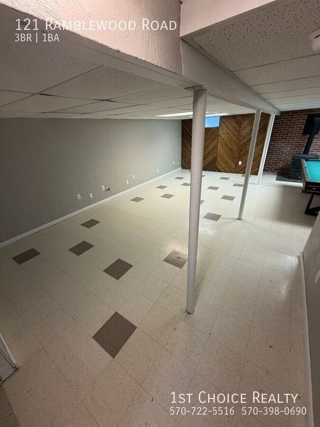 Building Photo - 121 Ramblewood Rd