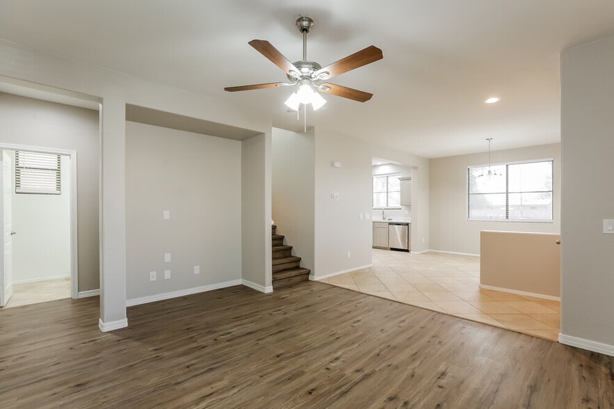 Building Photo - 809 E Agua Fria Ln