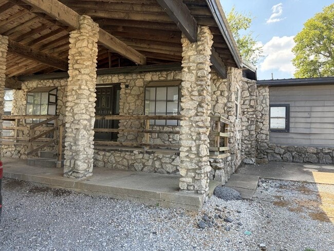 Building Photo - 17822 S Bryant Rd