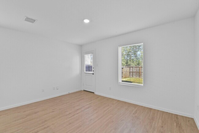 Building Photo - 21455 Carosella Dr