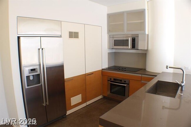 Building Photo - VEER TOWERS! BEAUTIFUL 1 BEDROOM UNIT!