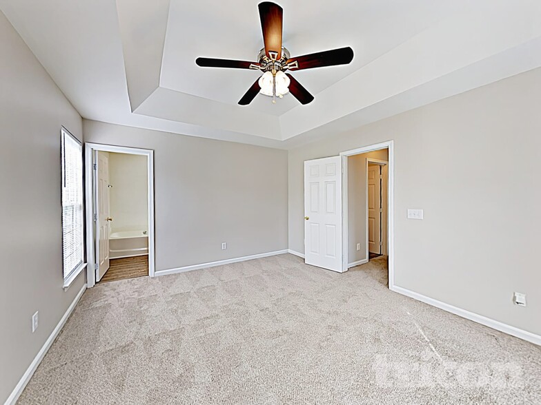 Building Photo - 1221 Brook Farm Ln