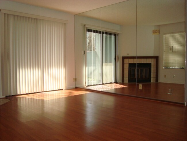 Building Photo - Downstairs Condo, laminate floors, granite...