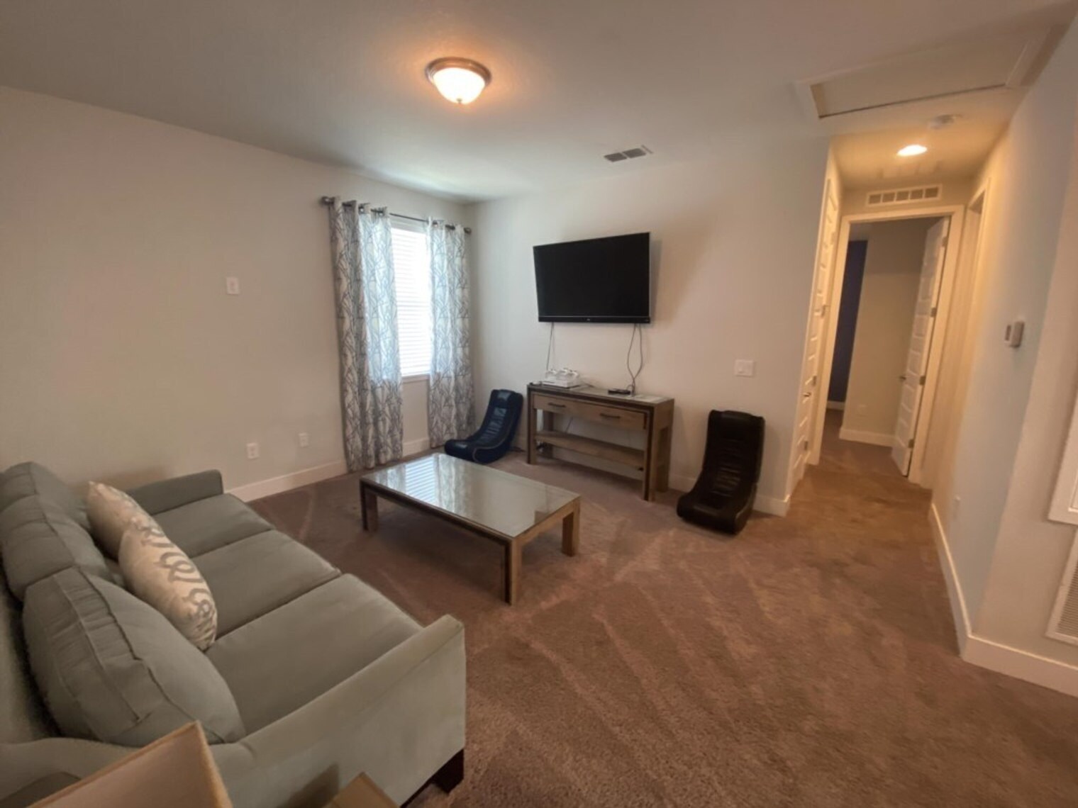 Building Photo - 350 Lasso Dr