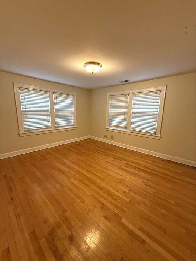 Building Photo - 429 W 70th Terrace