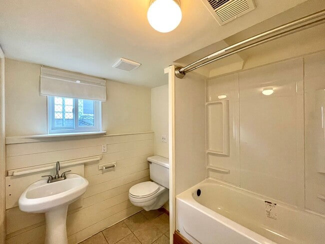 Building Photo - Great Home for rent