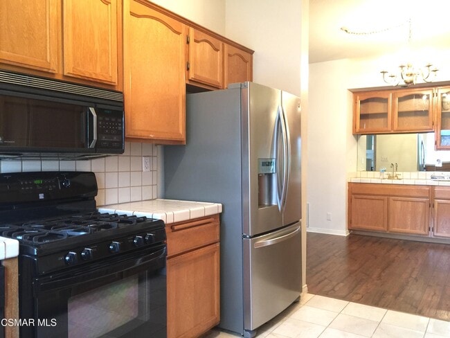 Building Photo - 3087 E Hillcrest Dr