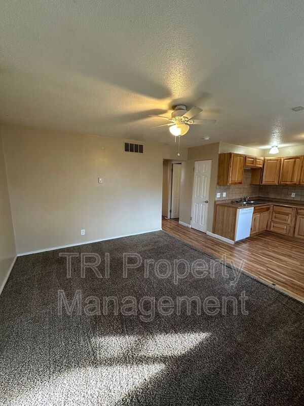 Building Photo - 1517 10th Ave