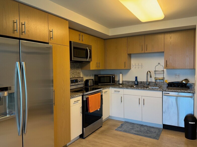 Building Photo - 988 Halekauwila St