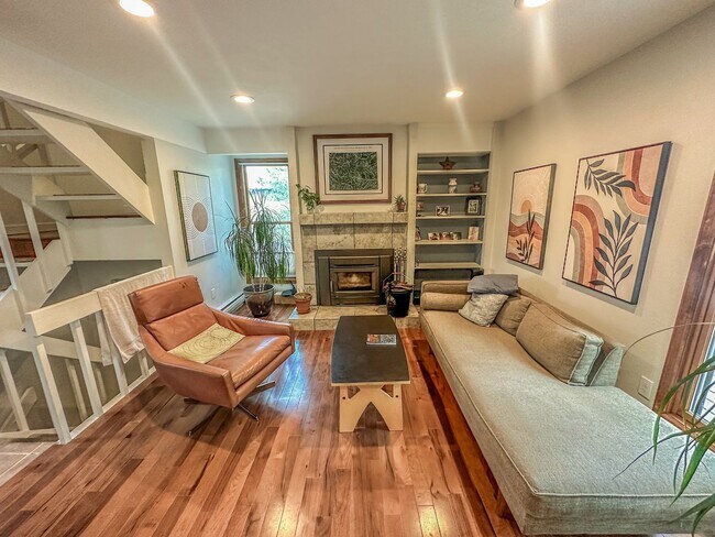 Building Photo - Beautiful & Large 4-Bd 2.5-Ba, in Boulders...