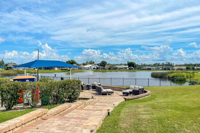 Building Photo - Beautiful 2-Bed Pool Home with Deeded Golf...