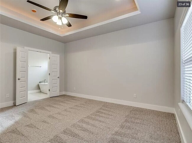 Building Photo - 2605 NE 14th St