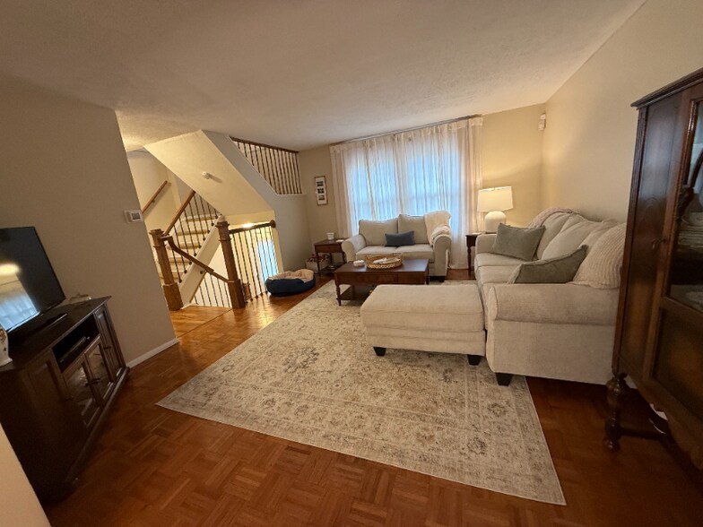 Building Photo - 100 Grouse Ct