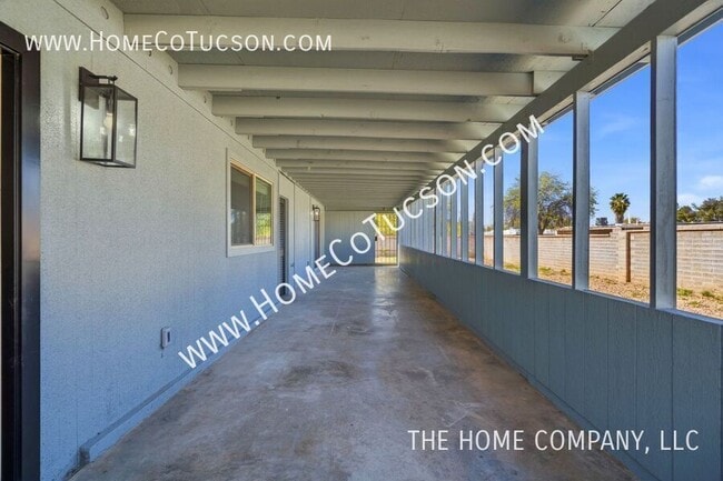 Building Photo - 7461 E Victoria Dr