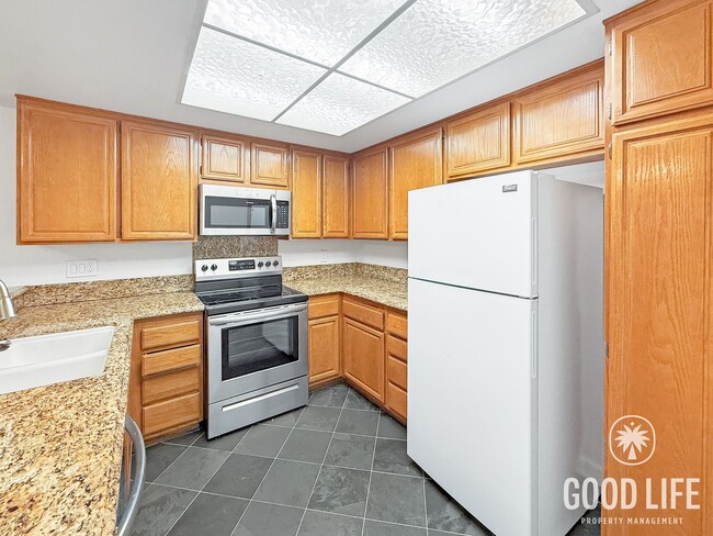 Building Photo - harming 2BR/2BA Townhome with Private Yard & 2-Car Garage in UTC