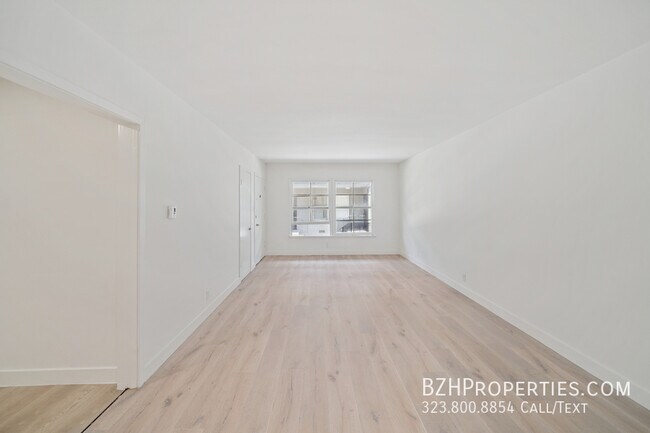 Building Photo - 1136 S Sherbourne Dr