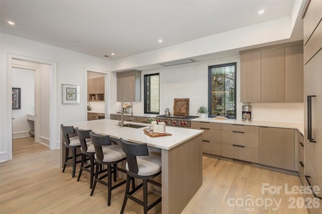 Building Photo - 616 Queens Rd