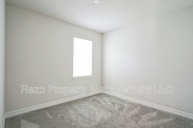 Building Photo - 2132 Live Oak Lake Rd