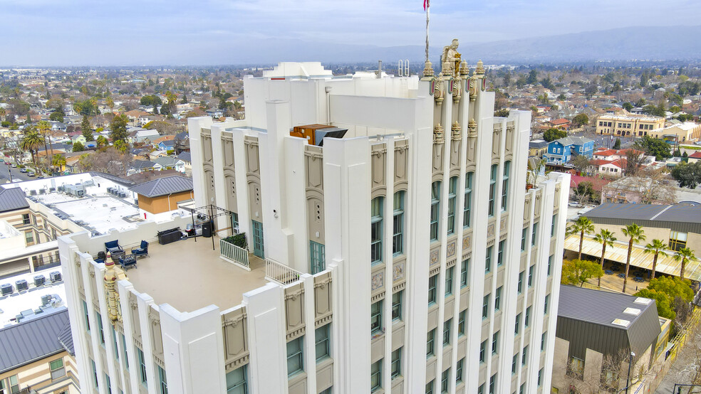 Building Photo - Vintage Tower