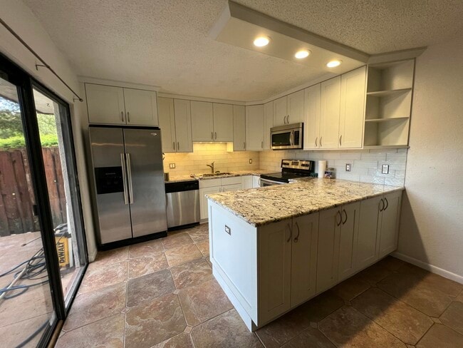 Building Photo - 3216 Spanish Wells Dr