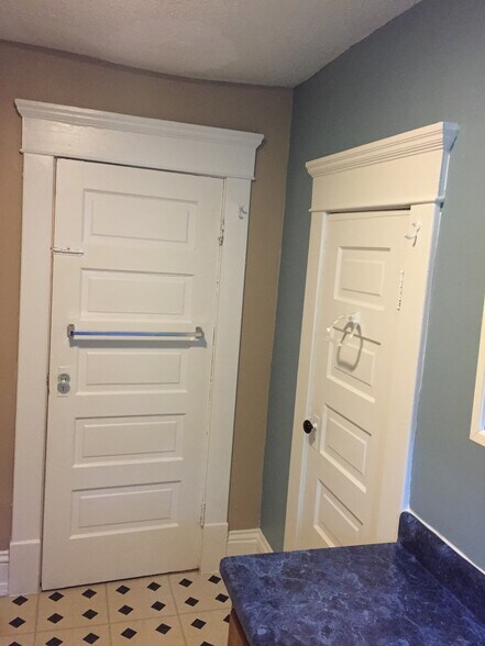 Building Photo - 281 W 5th St