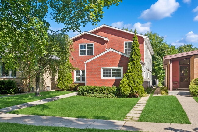 Building Photo - 2011 Brummel St