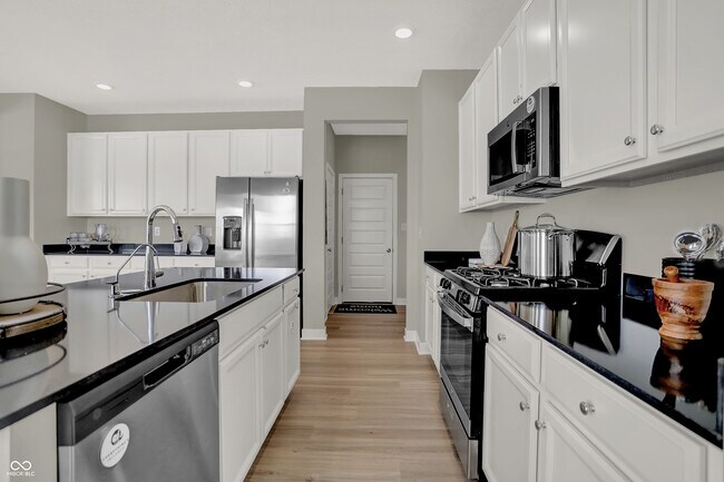 Building Photo - 16913 Sherwin Ct