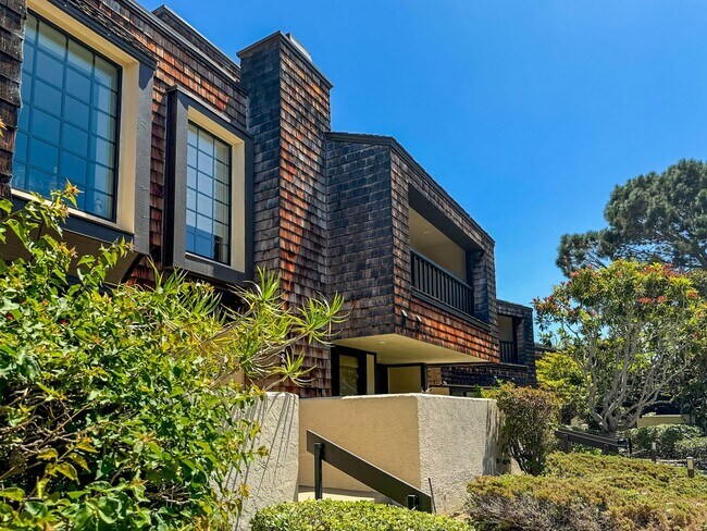 Building Photo - Luxurious Coastal Living: Fully Remodeled 3-Bed, 3.5-Bath with Ocean Views in Sea Point